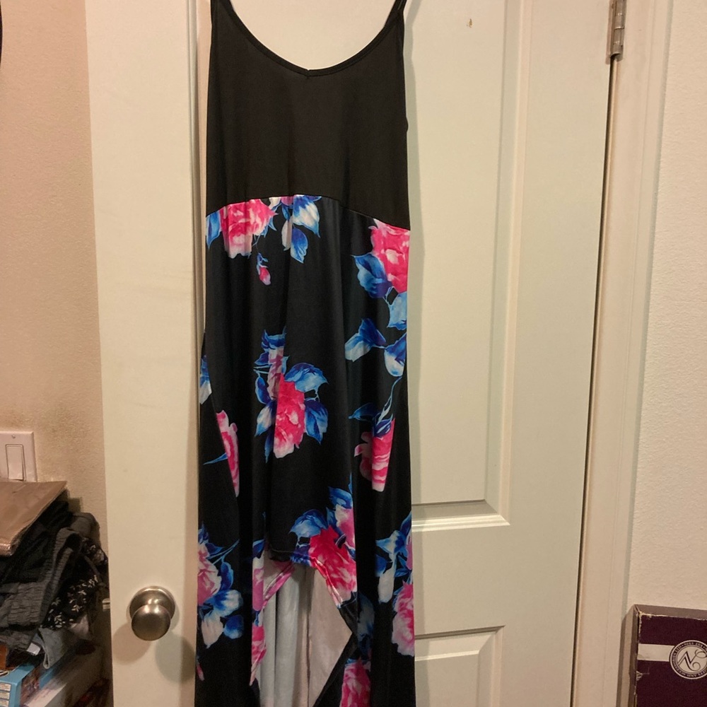 Slig midi dress black and flowers print size 2xl open leg spaghetti sleeve